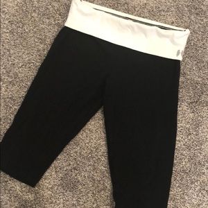 Victoria’s Secret Cropped Capri Yoga Pants Size L